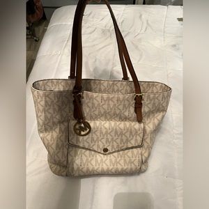 Micheal kors purse and wallet